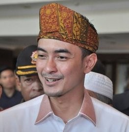 Gubernur Jambi Zumi Zola
