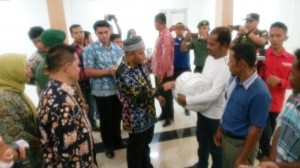 Wabup Serahkan Bantuan Alat Tangkap ke Nelayan