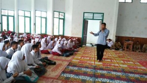 Bupati Romi Beri Wawasan Kebangsaan kepada Pelajar  