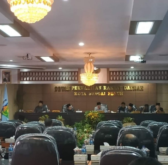 Ketua DPRD Sungaipenuh Fikar Azami Pimpin Rapat Paripurna Pandangan Akhir Fraksi Dewan Terhadap 6 Ranperda