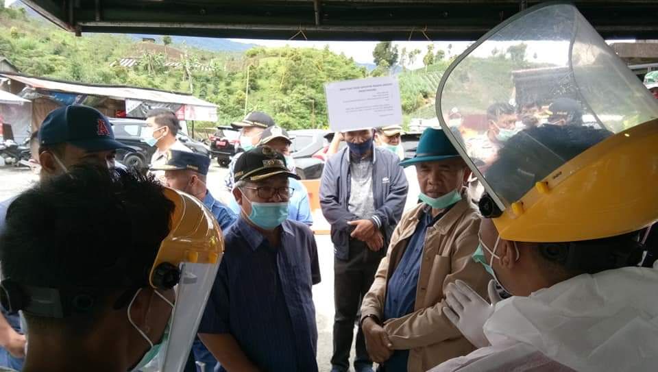 Bupati Kerinci didampingi wabup Ami Taher, Kembali Tinjau dan Cek Posko Pencegahan Covid 19, di Letter W
