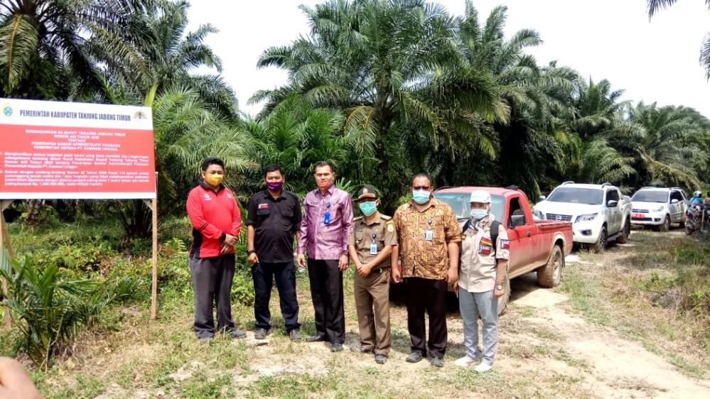 DISEGEL- Lahan perkebunan kelapa sawit PT. Kaswari Unggul disegel oleh Pemkab Tanjabtim karena tidak memiliki izin lingkungan