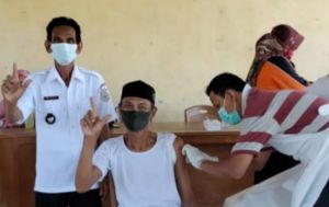 Warga Desa Kota Raja Antusias Mengikuti Vaksinasi Covid-19