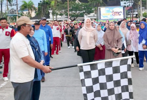 Peringati Hari Lahir Pancasila, Bupati Tanjab Barat Ajak Warga Jalan Santai di Kuala Tungkal