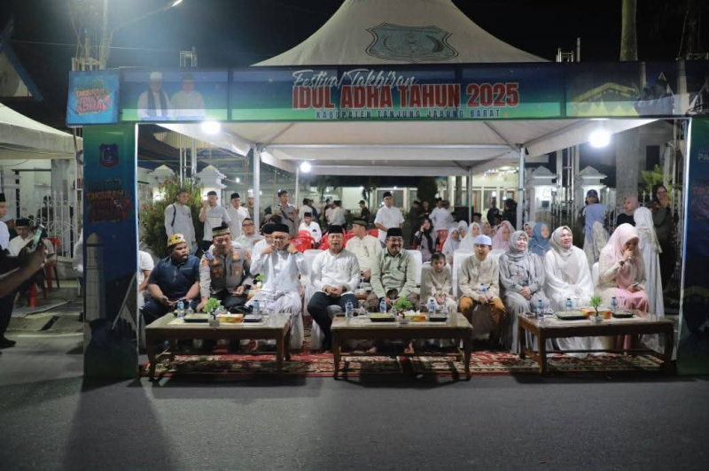Meriah dan Penuh Pesona, Bupati Anwar Sadat Resmi Buka Festival Takbiran Idul Adha 2025 di Kuala Tungkal