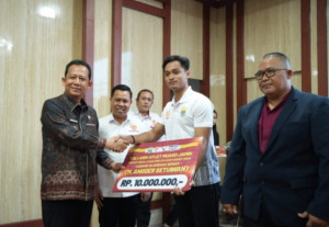 Bupati Muaro Jambi dan KONI Serahkan Tali Asih kepada Atlet Peraih Medali PON XXI