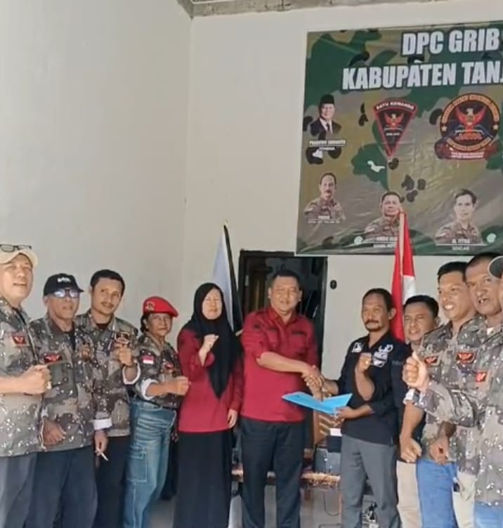 Prosesi Penyerahan SKT DPC GRIB JAYA Tanjabtim Oleh Kerbangpol 