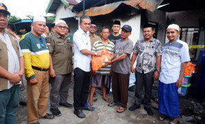 Gerak Cepat di Lokasi Kebakaran, Wabup Muaro Jambi Serahkan Bantuan dan Minta Pendataan Kerugian