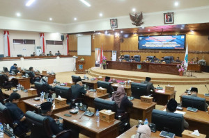 Bupati Anwar Sadat Hadiri Paripurna, DPRD Sampaikan Pemandangan Umum Fraksi atas LKPJ 2025
