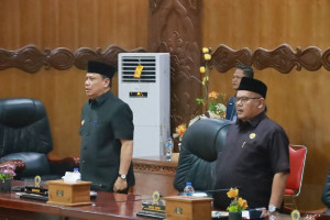 Dukung Ranperda Strategis, Wabup Katamso Tegaskan Komitmen Bangun SDM dan Ketahanan Pangan Tanjab Barat