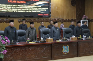 Bupati Anwar Sadat Apresiasi Kekompakan DPRD, Paripurna III Bahas Ranperda Strategis untuk Tanjab Barat