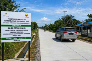 Tuntaskan Jalan Rigid Beton 1,96 Km di Geragai, Akses Warga dan Angkutan Sawit Kini Lebih Lancar